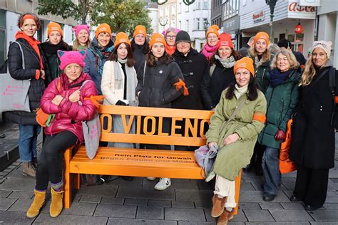 Düsseldorf setzt Zeichen gegen Gewalt an Frauen und Mädchen Ddorf