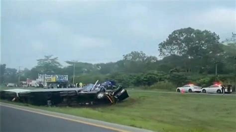 Tr Iler Con Doble Remolque Vuelca Sobre Carretera De Tabasco Foro N