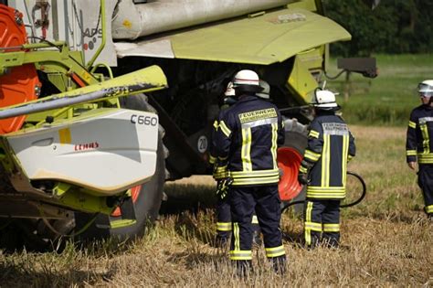 Ellringen Brennt Mähdrescher Feuerwehr Bleckede