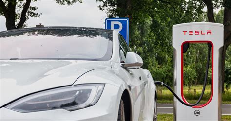 Tesla z premedytacją oszukiwała klientów Do sądu trafił pozew