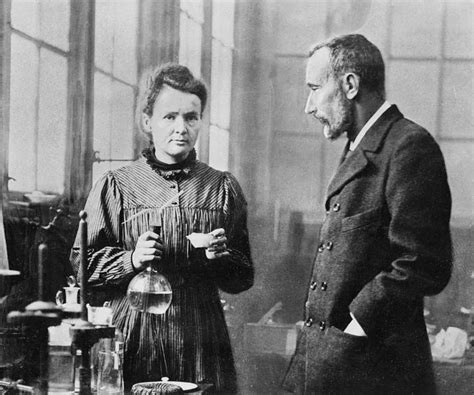 Madame Curie Cuando La Mirada De Género Deforma La Historia Y Empaña