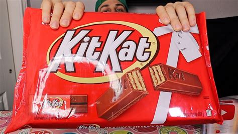 GIANT OVER 2 LB KIT KAT BAR FOOD CHALLENGE VLOGMAS 2022 YouTube