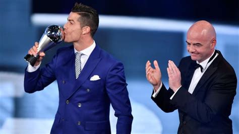 Cristiano Ronaldo Se Lleva El Premio The Best Al Mejor Futbolista Del