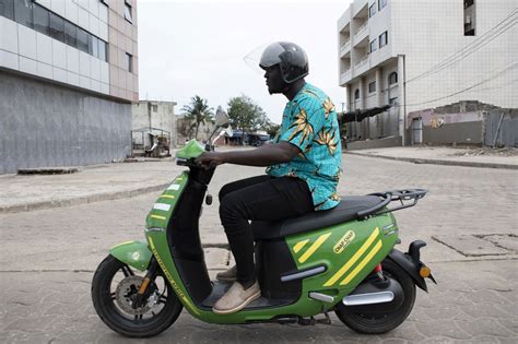 A Cotonou Et Lom Les Motos Lectriques Gagnent Du Terrain