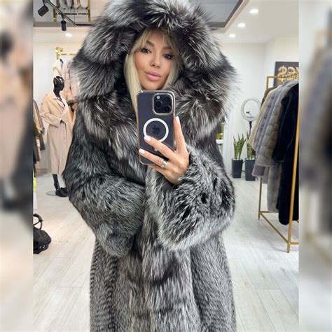 Women Winter Full Pelt Genuine Silver Fox Fur Hood Coat Shawl Collar