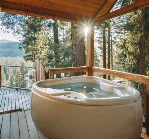 3 Romantic Leavenworth Cabins with a Hot Tub | NW Comfy Cabins