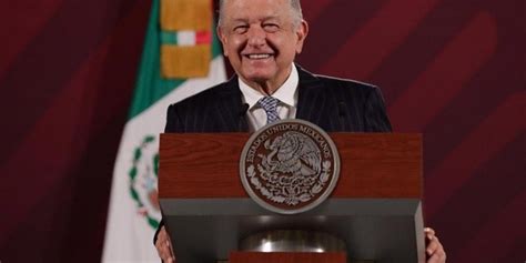 AMLO responde a polémica y dice que nadadoras mexicanas sí tienen