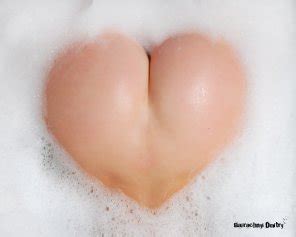Under Water Ass Heart Porn Pic