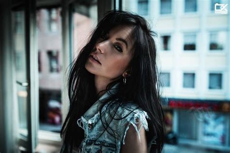 Model Brunette Women Face Scarlett Simoneit Portrait