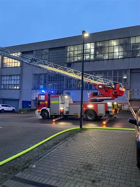 Einsatzstelle Mit Bedrohungslage Feuerwehr Löscht Zimmerbrand [ Einsatzbericht Heiligenhaus ]