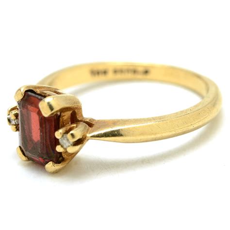 Vintage 10K Yellow Gold Garnet and Diamond Ring | EBTH