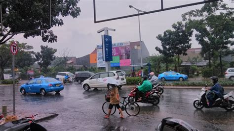 Mendung Serta Hujan Dominasi Cuaca Tangerang Hari Ini Kamis 16 Mei 2024