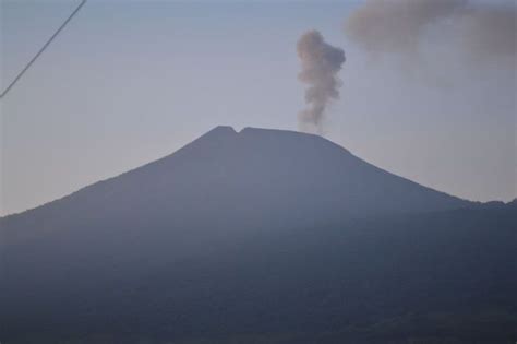 Magma Gunung Slamet Berjarak 100 Meter Dari Mulut Kawah