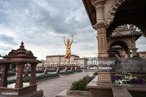 Swaminarayan Akshardham, world's largest Hindu temple outside India ...