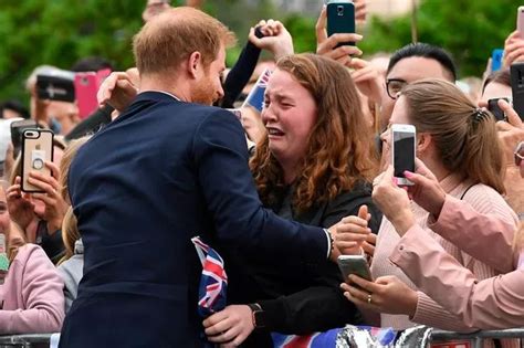 Prince Harrys Sweet Gesture To Tearful Teen Even Though He Knew It