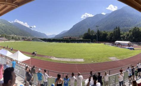 Napoli Primo Allenamento A Dimaro Garcia Guida Lo Staff