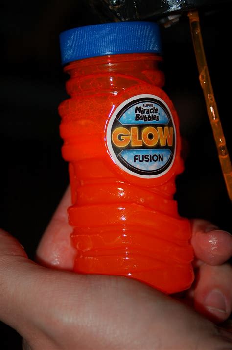 Super Miracle Bubbles Glow Fusion Bubble Solution