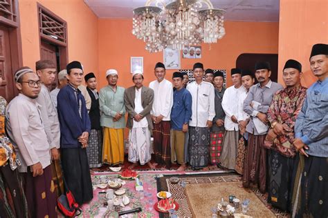 des ganjar mohon doa  pimpinan ponpes  pengajian alumni malnu