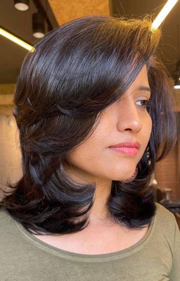 35 Trending Medium Layered Haircuts Layered Blowout With Side Swept Bangs