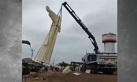 VIDEO Chiclayo Escultura De Cristo Se Quiebra Cuando Era Instalada