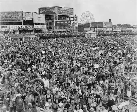 Extra Weegee Striking Vintage Photographs Capture Everyday Life In