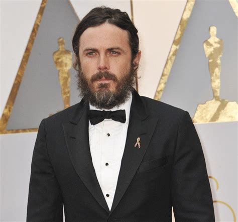 Casey Affleck Backs Out Of Presenting At The Oscars Because He S In A No Win Situation What