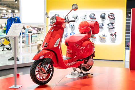 Motorrad Vergleich Vespa Sprint S Vs Vespa Primavera Red