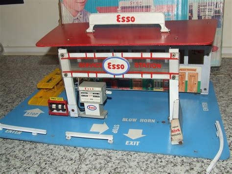 Vintage Esso Garage Mcl Old Toys Gas Station Garages Diecast Cars