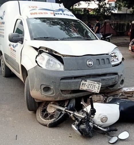 Camioneta Arrolla A Familia Adultos Y Una Ni A Son Lesionados Nvi