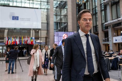 Rutte Kijkt In De Spiegel Ik Had Eerder Weg Moeten Gaan En Een Baan