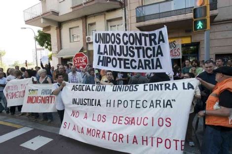 La Plataforma De Afectados Por La Hipoteca Impide Su Primer Desahucio