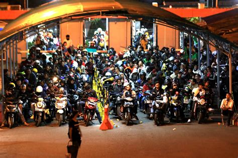 FOTO Mudik Malam Hari Pengguna Roda Dua