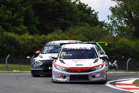 Smiley Joins Smith On Top Of The Tcr Uk Standings Tcr World Ranking