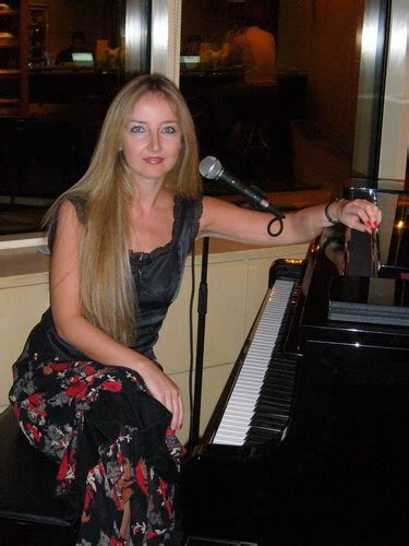 Female Pianist 5167 International Talent Agency Rising Stars