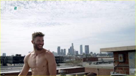 Photo Julian Edelman Bares Ripped Figure For Espn Body Issue Bts Video