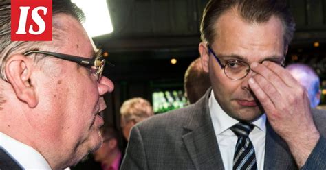 Kansalaisaloite Timo Soini ja Jussi Niinistö vaativat eroa Ottawan