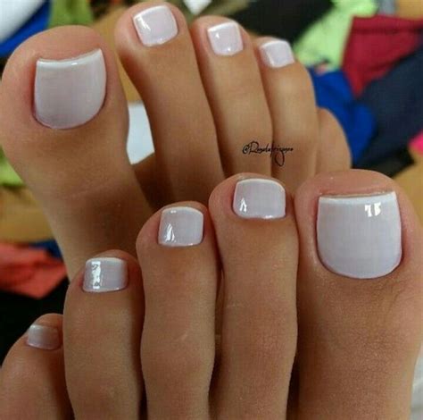 Una Pedicura Francesa Muy Elegante A Nuestros Pies💜💙🎋💫👣💫🎋💙💜💎💎💎 Uñas