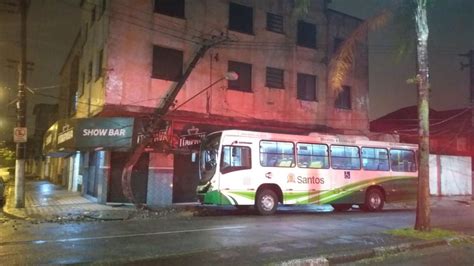 Nibus Bate Em Poste E Deixa Passageiros Feridos Em Santos Sp Santos