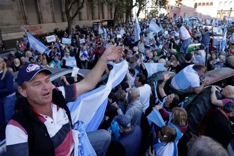 Perlitas Del Tractorazo La “provocación Peronista” Desde La Casa