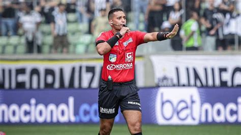 Jovem Rbitro Escalado Para Apitar Bahia X Corinthians Pelo Brasileir O