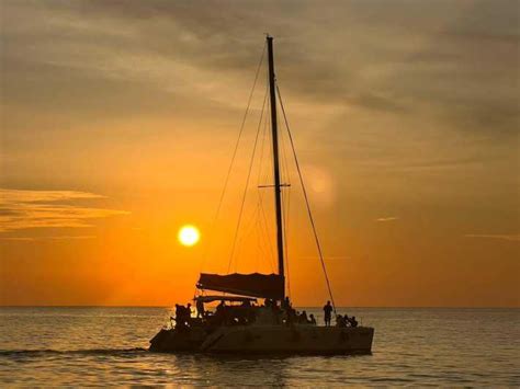 Phuket Koralleninsel Sonnenuntergangsdinner Mit Dem Segelkatamaran