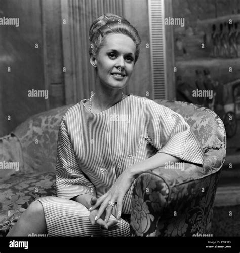 Tippi Hedren Hi Res Stock Photography And Images Alamy