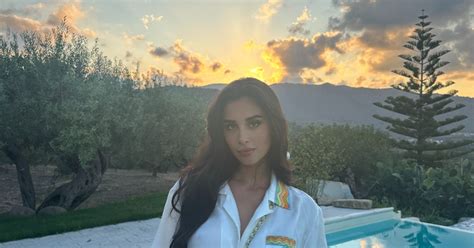 FOTO Një palë bikini rozë dhe Jori Delli ndez rrjetin me fotot hot nga Maldive Ja si