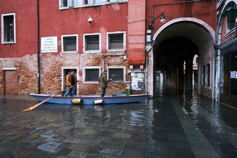 In photos: High tide floods Venice as dam system fails to activate | Daily Sabah