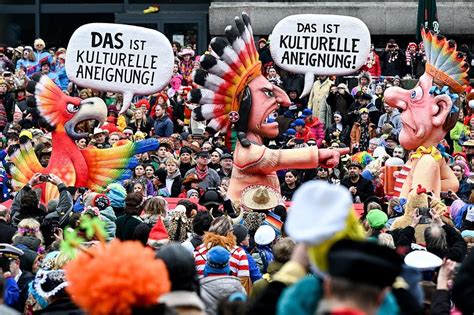 Karneval D Sseldorf Jacques Tilly Baut Nach Kritik Mottowagen Mit