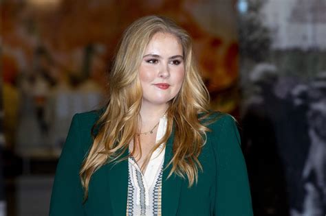 Hier shop je het groene pak van prinses Amalia