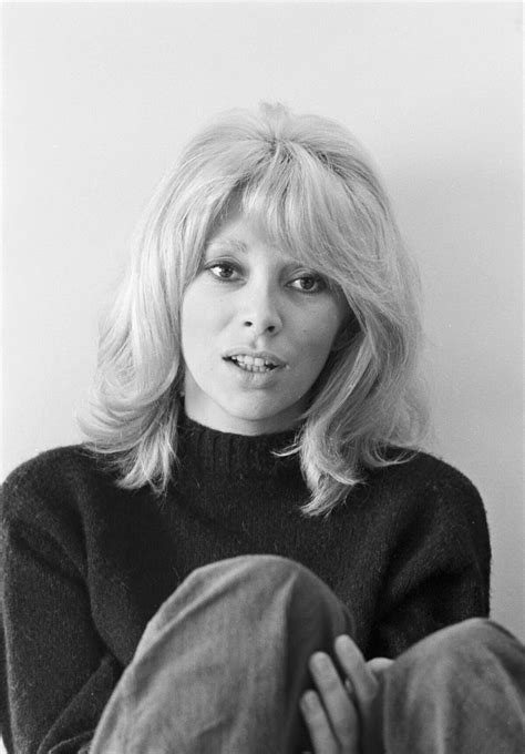 Photo En France à Paris Mireille Darc Chez Elle Dans Son Salon Le 9