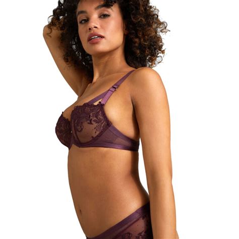 Hot Sexy Natt Nyah Bikini Pics