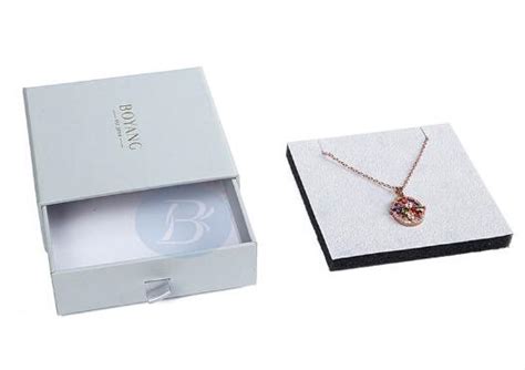 The importance of jewelry packaging design for branding.