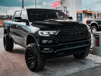 2020 Ram 1500 With 22x12 44 Revenge Offroad Rv 201 And 35 12 5R22